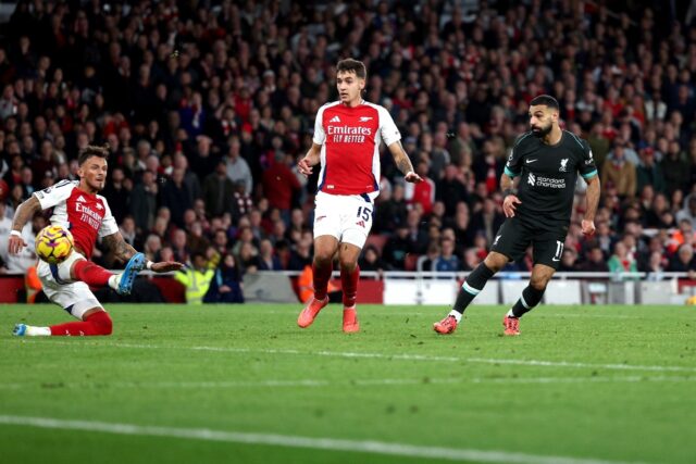 Mohamed Salah (R) scores to earn Liverpool a 2-2 Premier League draw at Arsenal.