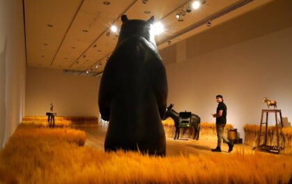 The monumental bear sculpture 'Tres Grand Ours (2009)' sold for $6.1 million