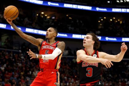 New Orleans guard Dejounte Murray, at left shooting while Chicago's Josh Giddey watches in