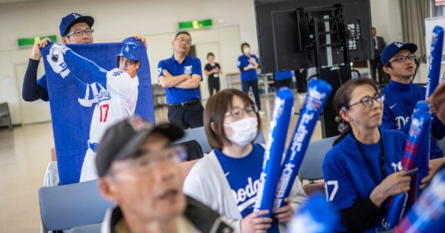 Shohei Ohtani Helps Dodgers Lead World Series