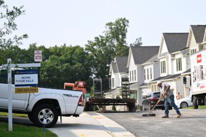 New home sales in the United States hit the fastest pace in more than a year on lower inte