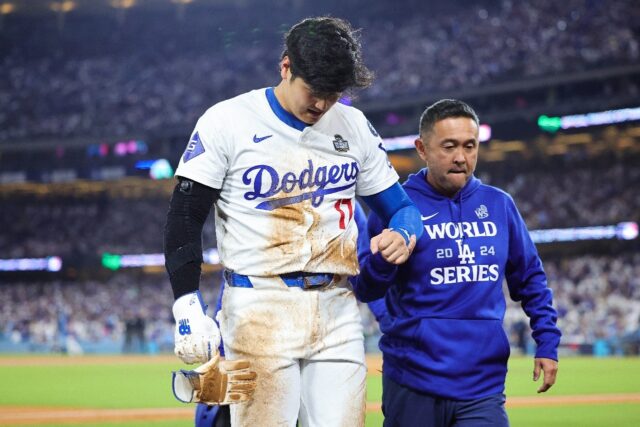 Shohei Ohtani leaves the field after injuring his shoulder in game two of the World Series