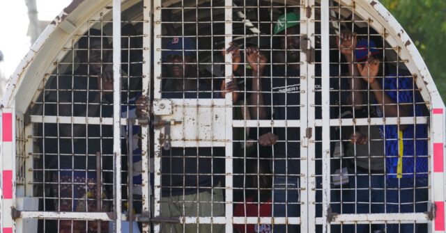 Dominican Republic to Deport 10,000 Haitians Weekly