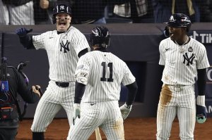 Yankees Rally to Defeat Dodgers 11-4