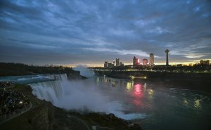 Police: Mother, 2 children die after going over Niagara Falls
