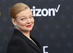 Sarah Snook plays 26 roles in 'The Picture of Dorian Gray'