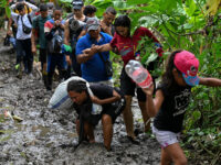 TOPSHOT - Venezuelan migrants arrive at Canaan Membrillo village, the first border control