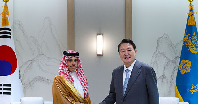 South Korea Sells Itself as the 'Best Partner' for Saudi Arabia on Defense