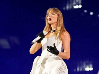 Taylor Swift Opens Toronto Concert with Woke ‘Land Acknowledgment’