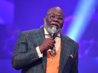 VIDEO: Bishop T.D. Jakes Experiences ‘Slight Health Incident’ While Delivering Sermon