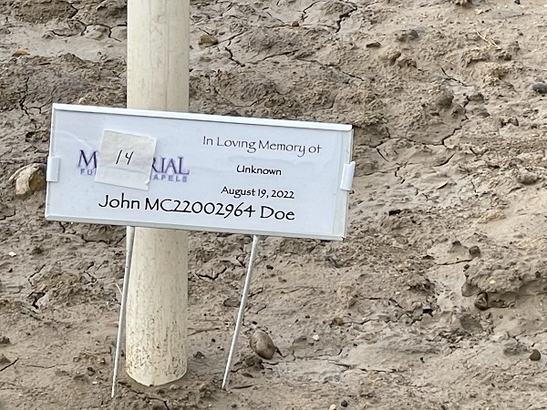 Grave of an unidentified migrant in Eagle Pass, Texas. (Randy Clark/Breitbart Texas)