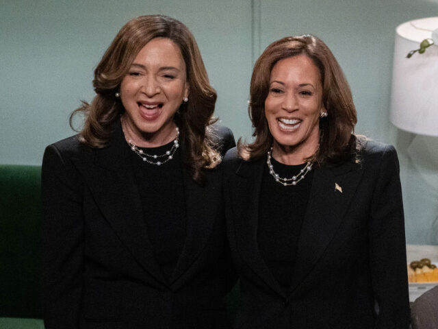 NEW YORK, NEW YORK - NOVEMBER 02: Maya Rudolph and Democratic Presidential nominee Vice Pr