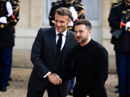 French President Emmanuel Macron welcomes Volodymyr Zelensky, President of Ukraine, at the