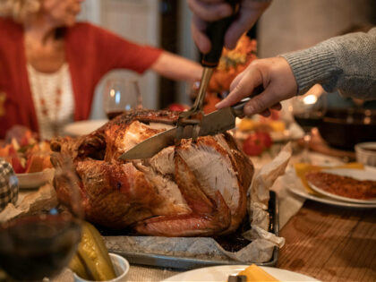 carving turkey for thanksgiving dinner