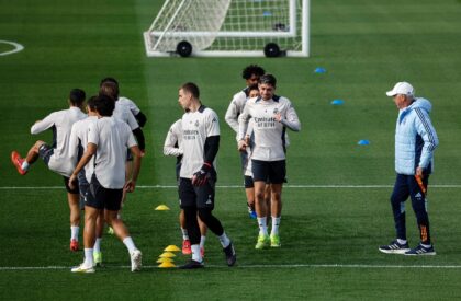 Carlo Ancelotti (R) led his team's training session on Monday ahead of the match against A