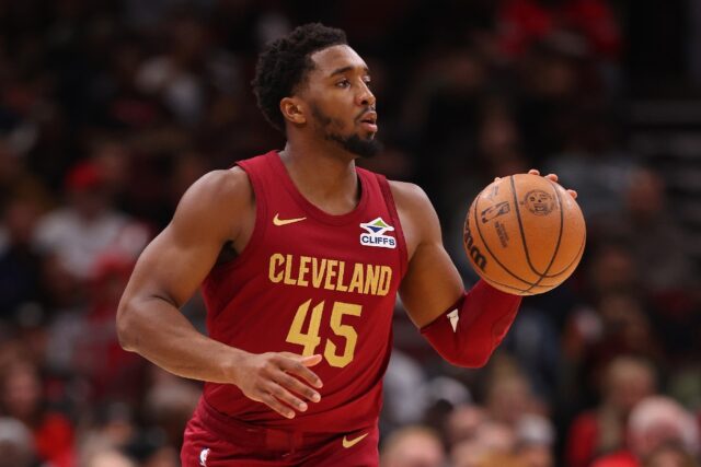 Donovan Mitchell's late basket helped Cleveland maintain their 100 percent start to the se