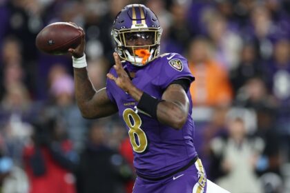 Lamar Jackson led a second-half fightback as Baltimore defeated Cincinnati 35-34