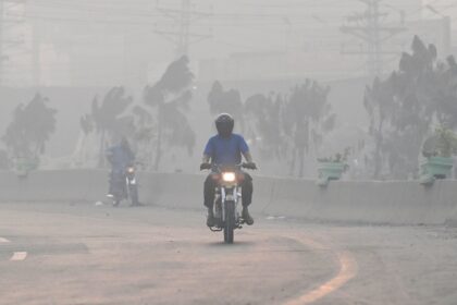 Pakistan's city of Lahore closes primary schools for a week over record pollution