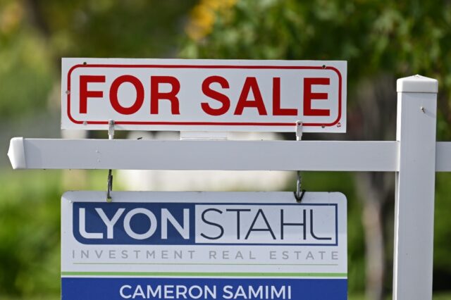 US existing home sales rose 2.9 percent from a year ago, the first year-on-year increase s