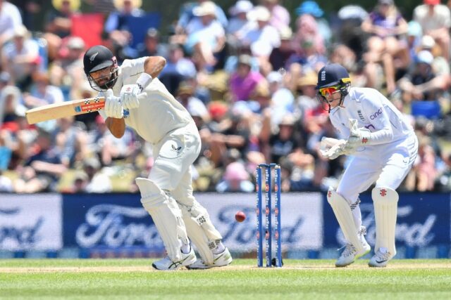 New Zealand's Daryl Mitchell (L) hit 84 to frustrate England in the first Test