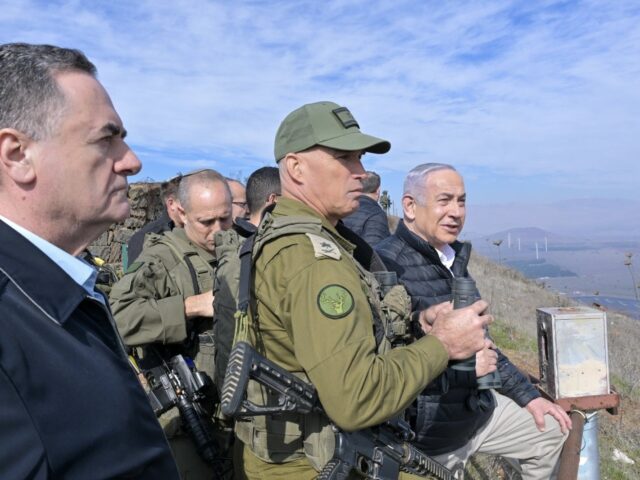 Netanyahu at the Syrian border (Koby Gideon / GPO)