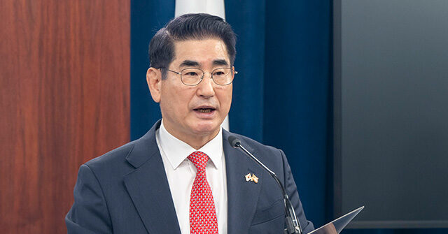 Former South Korean Defense Minister Attempts Suicide After Martial Law Disaster