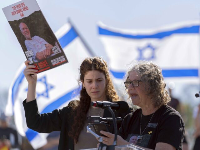 Aviva Siegel, a released hostage, and her daughter Elan holding a photograph of her father