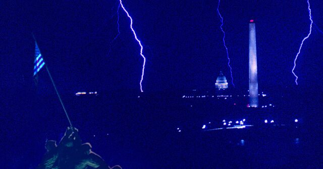 WATCH: Lightning Strikes Capitol Dome on New Year's Eve