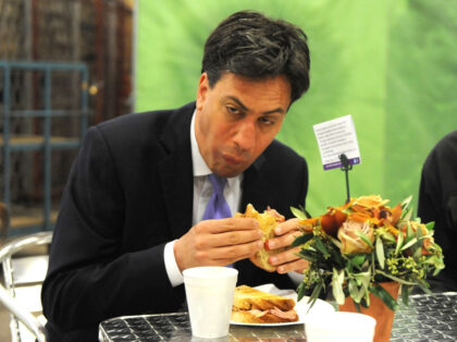 Ed Miliband Enjoys A Bacon Sandwich At New Covent Garden Flower Market. 21-May-2014 (Photo