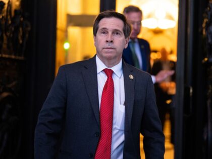 Visas - UNITED STATES - JANUARY 18: Rep. Chuck Fleischmann, R-Tenn., leaves the U.S. Capit