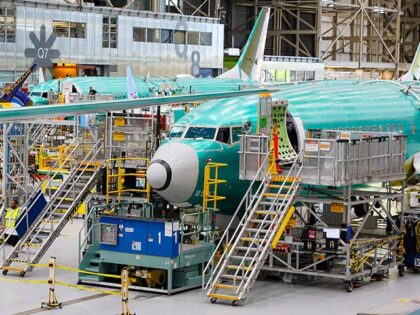 Boeing to Lay Off Nearly 400 Workers at Plants in Washington State