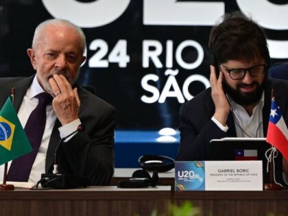 Brazil's President Luiz Inacio Lula da Silva (L) and Chile's President Gabriel Boric atten