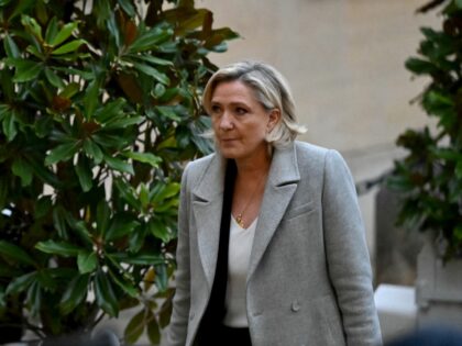 Le Pen Preparing for Early Presidential Election, ‘It’s over or Almost’ For Emmanuel 