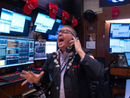 NEW YORK, NEW YORK - DECEMBER 18: Traders work on the New York Stock Exchange (NYSE) floor