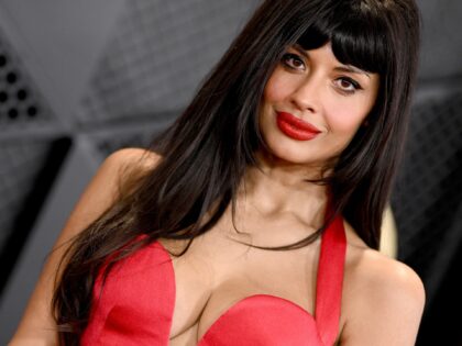 LOS ANGELES, CALIFORNIA - FEBRUARY 04: (FOR EDITORIAL USE ONLY) Jameela Jamil attends the