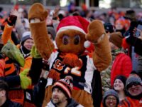 WATCH: Bengals Fan Wins Entire Stadium Free Pizza After Kicking 40-Yard Field Goal