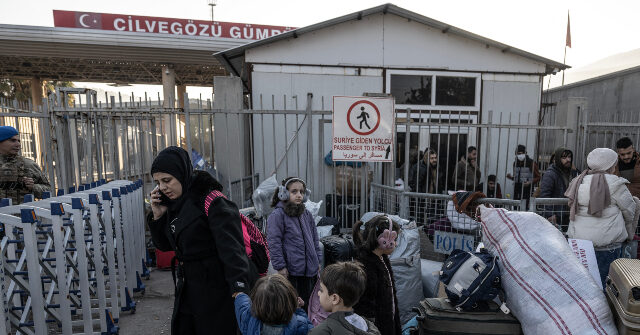 Turkish Cities Offer Refugees One-Way Tickets Back to Syria