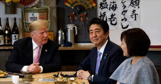 Reports: Abe Shinzo's Widow Akie to Dine with Trump at Mar-a-Lago