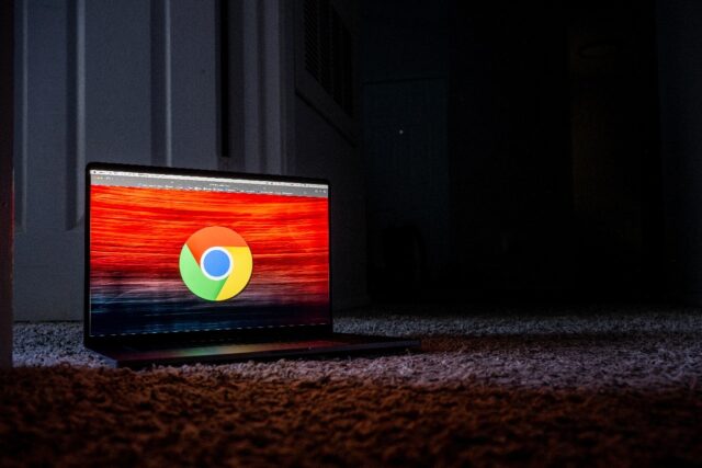 Google has countered a US call to sell its Chrome browser, suggesting a judge address anti