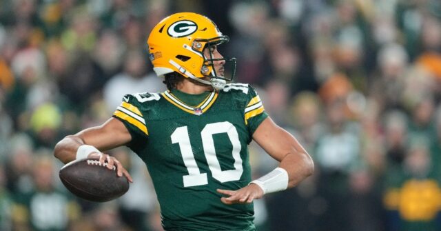 Packers Secure Playoff Spot with 34-0 Win