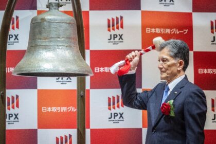 Kioxia president and CEO Nobuo Hayasaka rang the bell at a ceremony to mark the company’