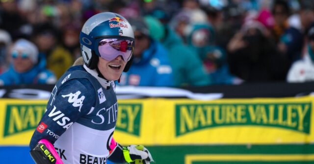 Lindsey Vonn Returns to World Cup Skiing