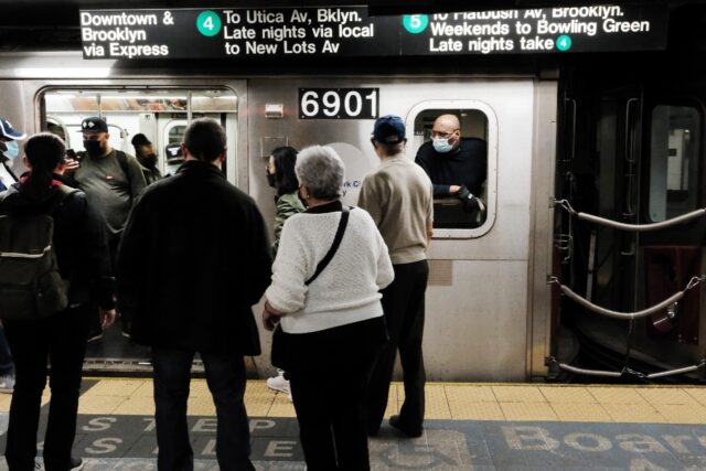 New York police arrested a man suspected of setting fire to a woman on the Brooklyn subway