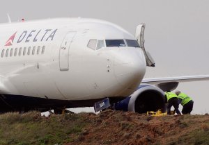 Delta Air Lines crew stops stowaway on plane in Seattle