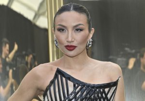 Jeannie Mai, Rob Gronkowski to help host 'New Year's Rockin' Eve' broadcast