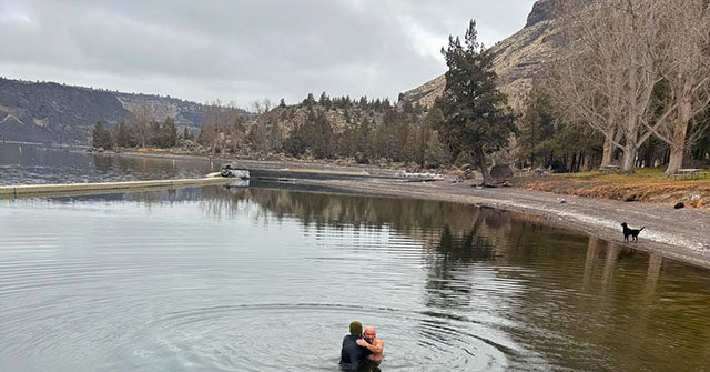 WATCH -- 'A Great Start to 2025!': Oregon Pastor Baptizes Smiling Church Member in 42-Degree Water