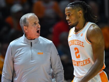 KNOXVILLE, TN - NOVEMBER 13: Tennessee Volunteers head coach Rick Barnes talks to Tennesse