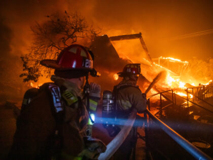 LOS ANGELES, CALIFORNIA - JANUARY 7: Firefighters fight the flames from the Palisades Fire