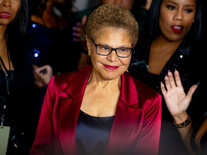 Actresses Blame Criticism of Mayor Karen Bass’s L.A. Fire Response on Sexism