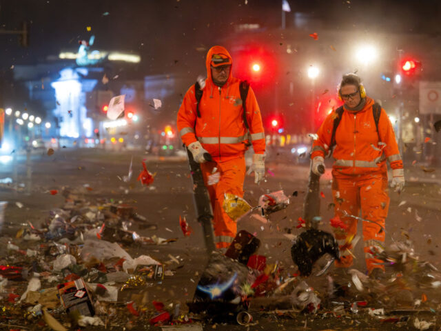 dpatop - 01 January 2025, Berlin: Employees of Berliner Stadtreinigung (BSR) use leaf blow